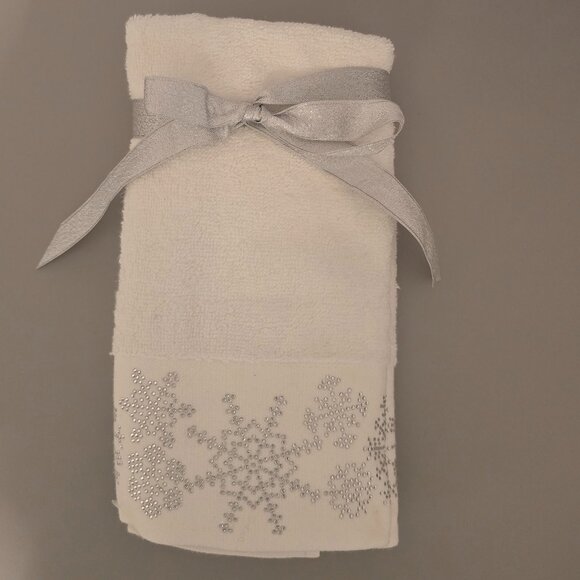 NWT Glitter Snowflake Hand Towels - Picture 2 of 3